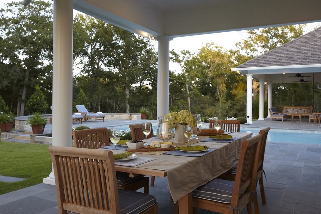 O'Shae Outside Dining