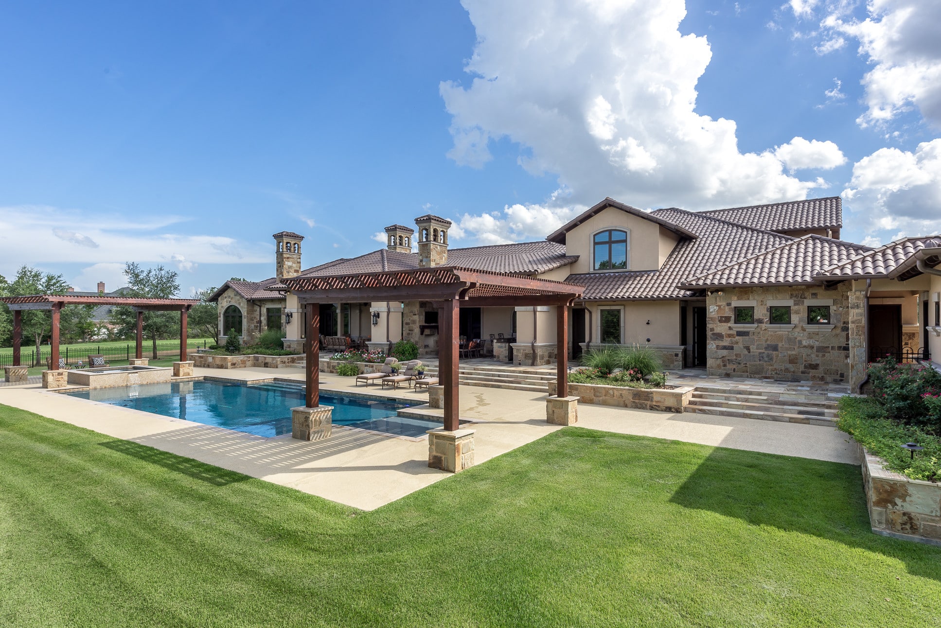 hamilaton-back-exterior